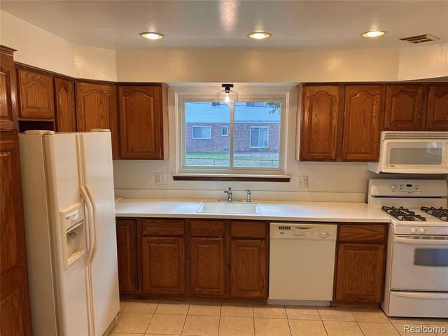 13318 Leech Drive, Sterling Heights, MI 48312