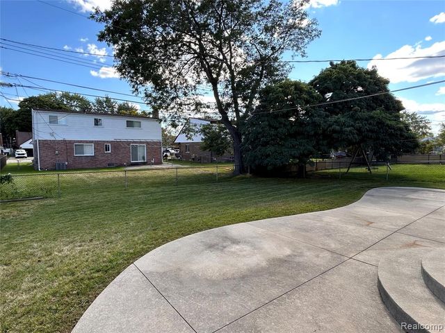 13318 Leech Drive, Sterling Heights, MI 48312