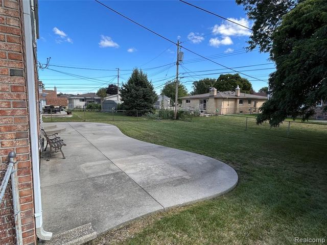 13318 Leech Drive, Sterling Heights, MI 48312