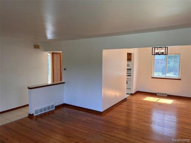 13318 Leech Drive, Sterling Heights, MI 48312