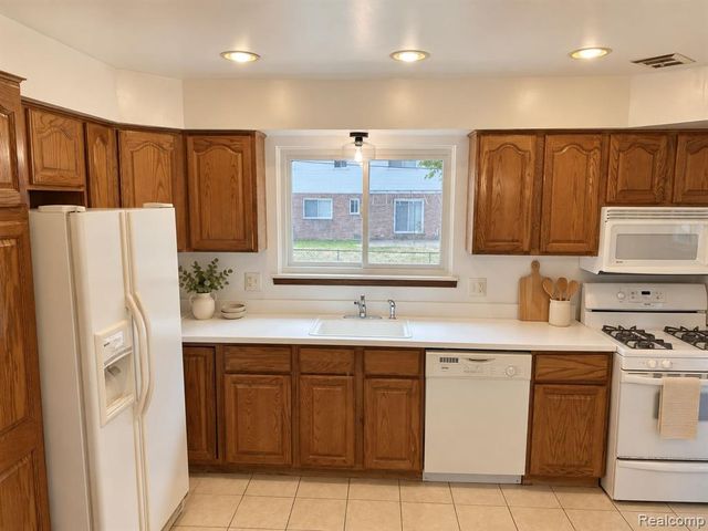 13318 Leech Drive, Sterling Heights, MI 48312