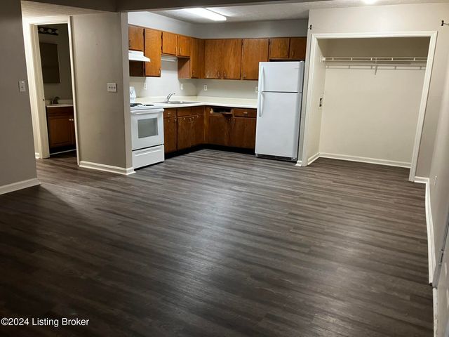 4107 Blue Ct 8, Louisville, KY 40229
