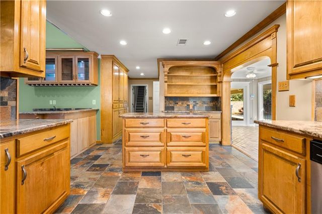 4704 WHITEFIELD Boulevard, Alexandria, LA 71303