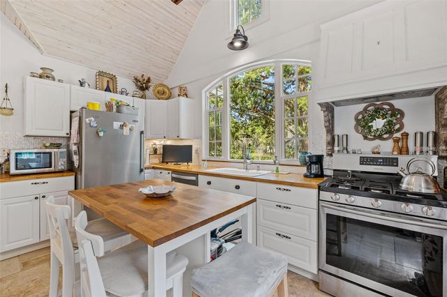 623 N AMELIA AVENUE, Deland, FL 32724