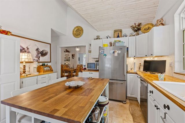 623 N AMELIA AVENUE, Deland, FL 32724