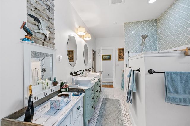 623 N AMELIA AVENUE, Deland, FL 32724