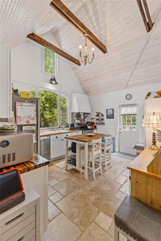 623 N AMELIA AVENUE, Deland, FL 32724