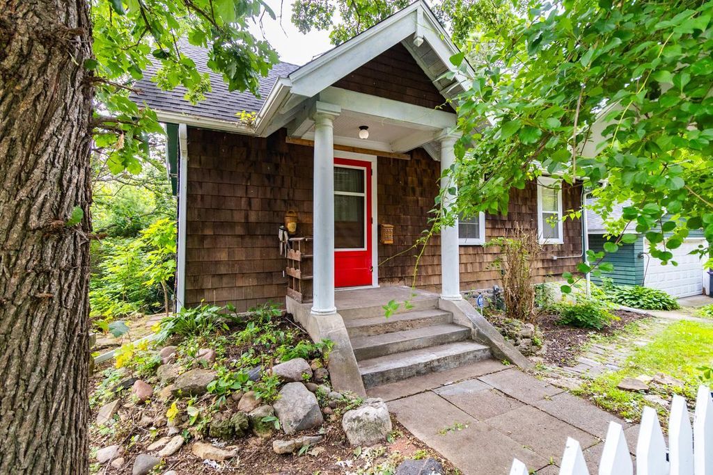 306 Irvine Avenue, Saint Paul, MN 55102