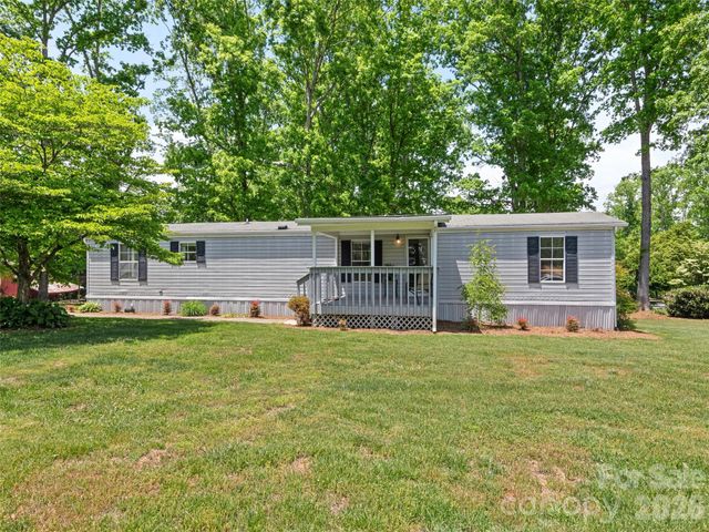 27 Presbyterian Church Road, Mills River, NC 28759