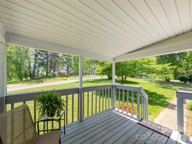 27 Presbyterian Church Road, Mills River, NC 28759