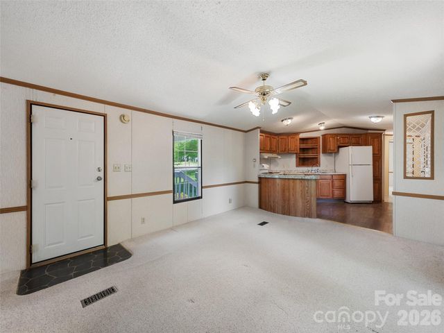 27 Presbyterian Church Road, Mills River, NC 28759