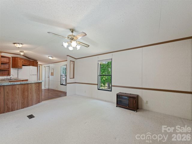 27 Presbyterian Church Road, Mills River, NC 28759