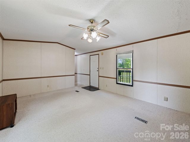 27 Presbyterian Church Road, Mills River, NC 28759