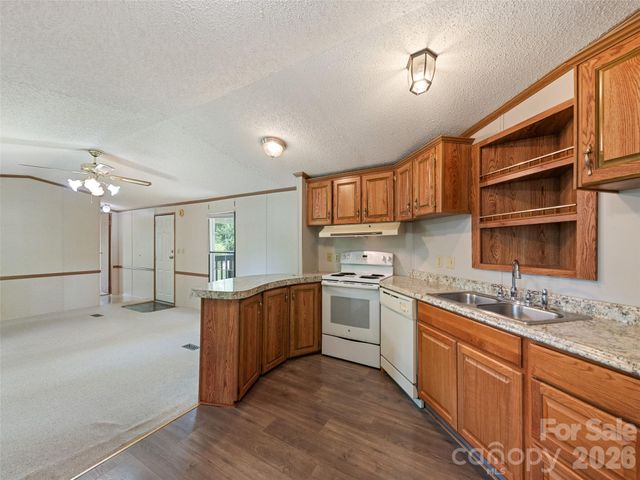 27 Presbyterian Church Road, Mills River, NC 28759