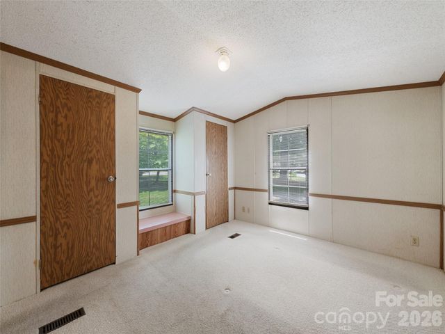 27 Presbyterian Church Road, Mills River, NC 28759