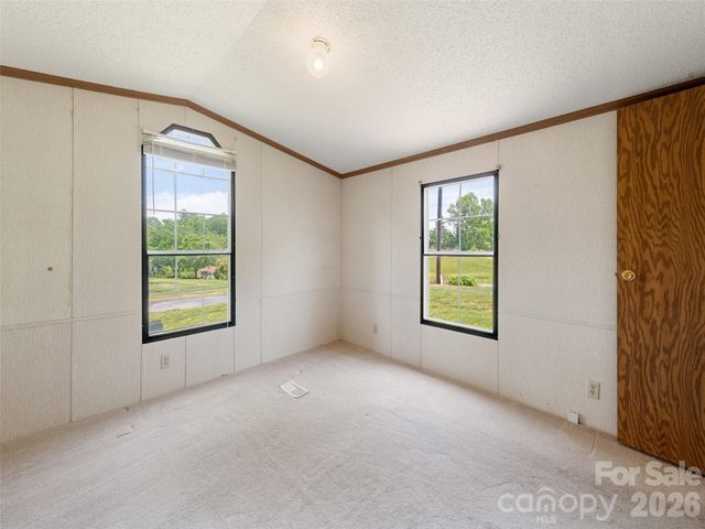 27 Presbyterian Church Road, Mills River, NC 28759