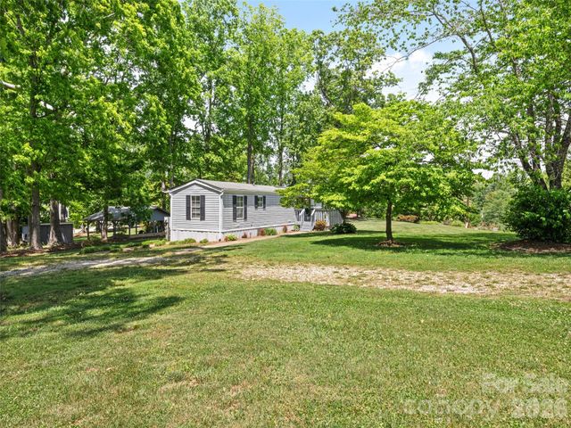 27 Presbyterian Church Road, Mills River, NC 28759
