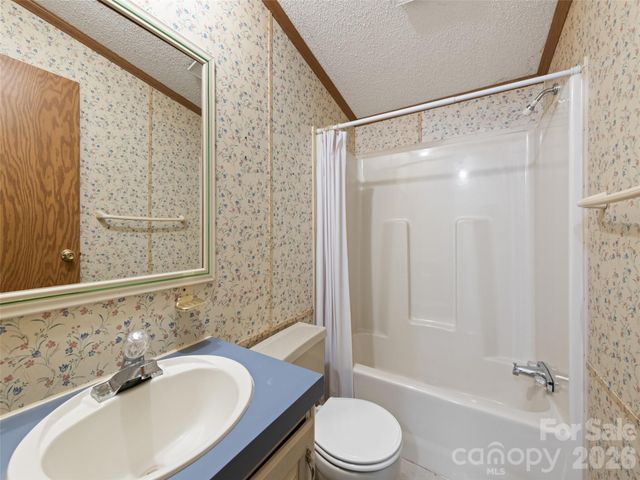 27 Presbyterian Church Road, Mills River, NC 28759