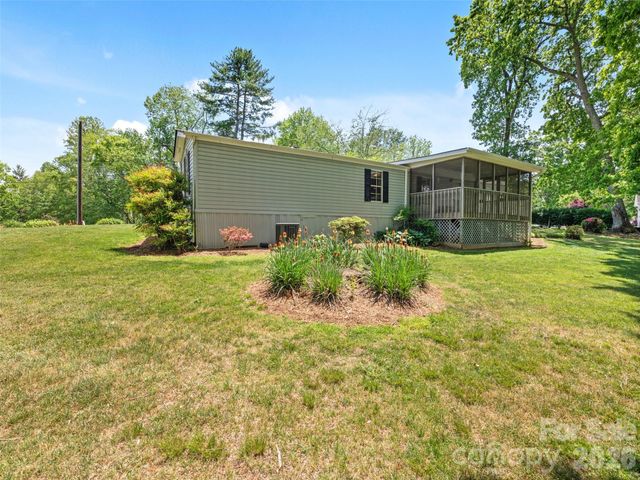 27 Presbyterian Church Road, Mills River, NC 28759