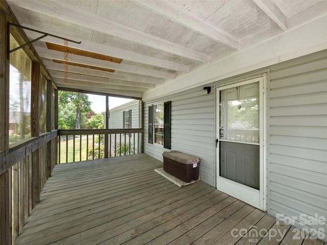 27 Presbyterian Church Road, Mills River, NC 28759