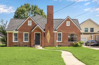 700 Avenue Of Oaks Street, Houston, TX 77009