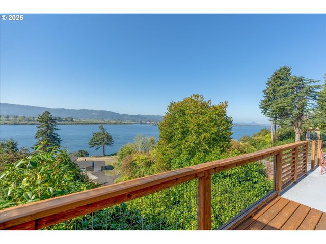 380 COLUMBIA St, Cathlamet, WA 98612