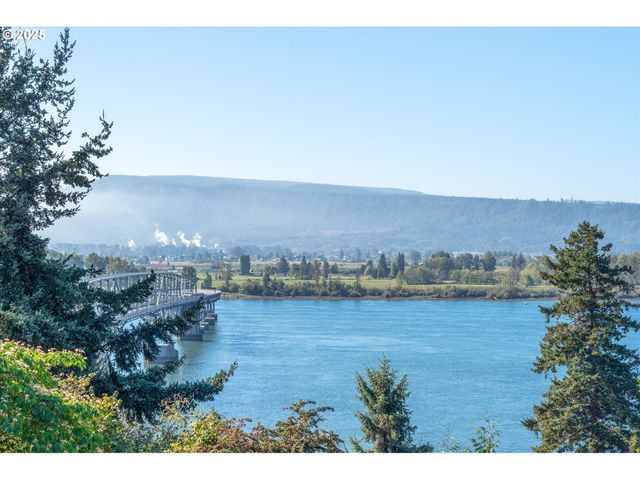 380 COLUMBIA St, Cathlamet, WA 98612