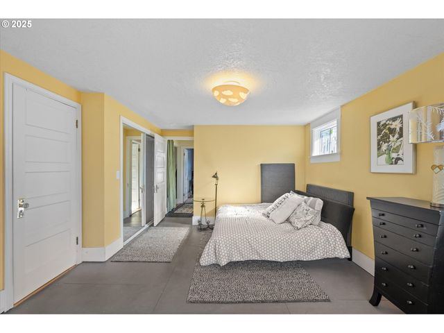 380 COLUMBIA St, Cathlamet, WA 98612