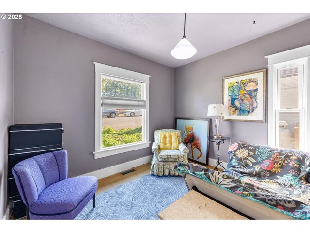 380 COLUMBIA St, Cathlamet, WA 98612