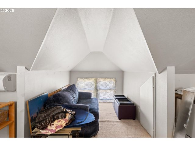 380 COLUMBIA St, Cathlamet, WA 98612