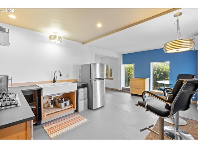 380 COLUMBIA St, Cathlamet, WA 98612