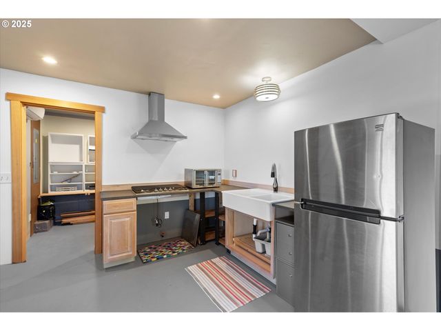 380 COLUMBIA St, Cathlamet, WA 98612