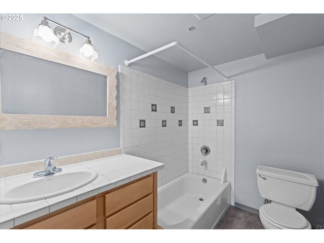 380 COLUMBIA St, Cathlamet, WA 98612