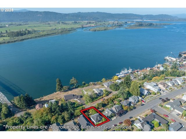 380 COLUMBIA St, Cathlamet, WA 98612