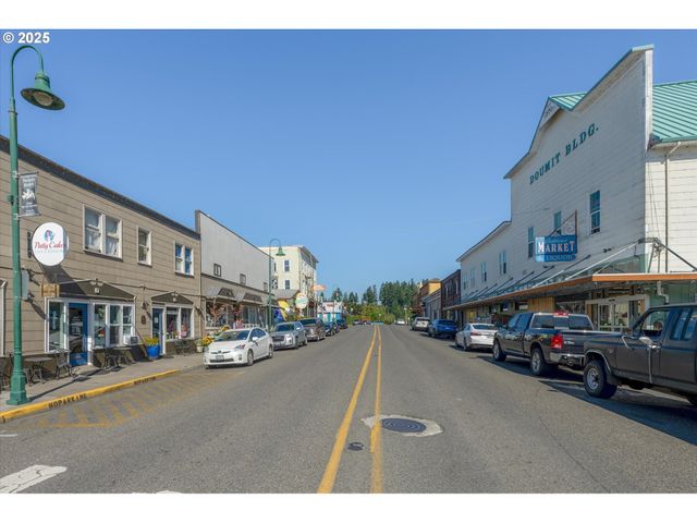380 COLUMBIA St, Cathlamet, WA 98612