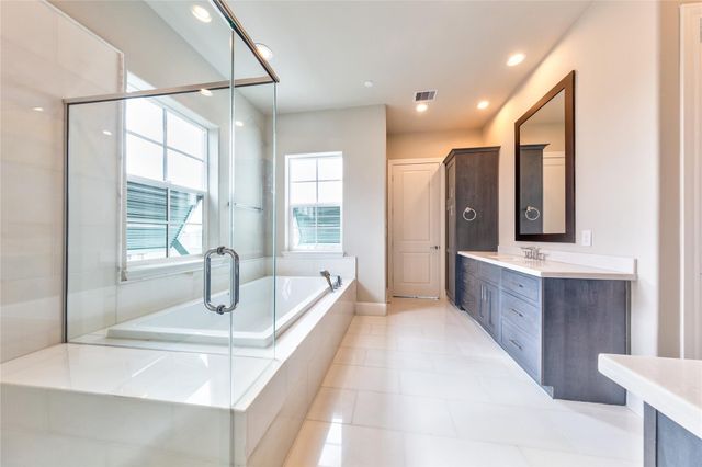 2702 Harvard Street, Houston, TX 77008