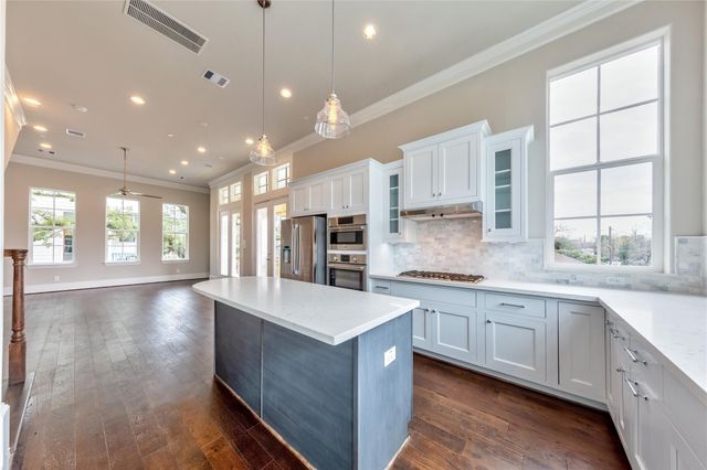 2702 Harvard Street, Houston, TX 77008