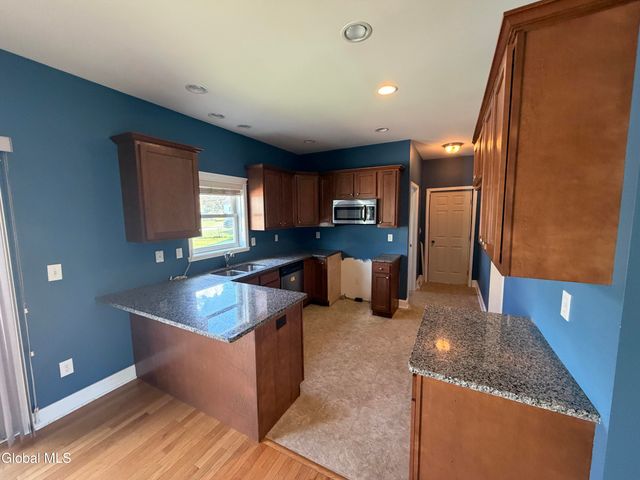 11 Highland View Avenue, East Greenbush, NY 12144