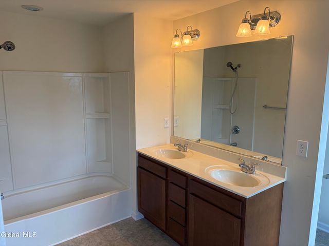 11 Highland View Avenue, East Greenbush, NY 12144