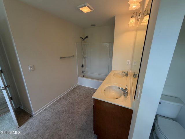 11 Highland View Avenue, East Greenbush, NY 12144
