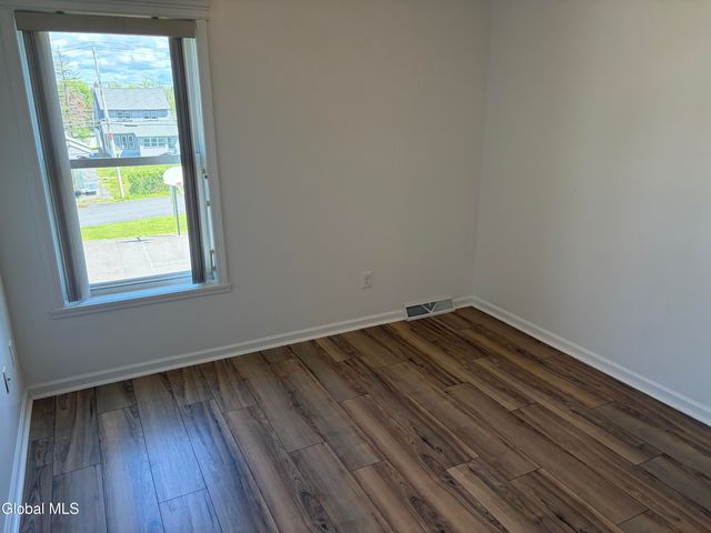 11 Highland View Avenue, East Greenbush, NY 12144