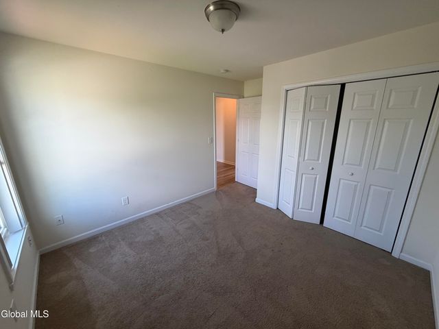 11 Highland View Avenue, East Greenbush, NY 12144