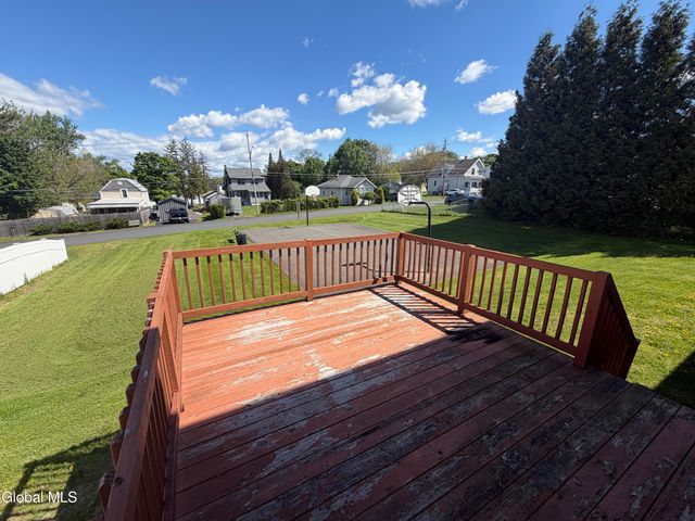 11 Highland View Avenue, East Greenbush, NY 12144