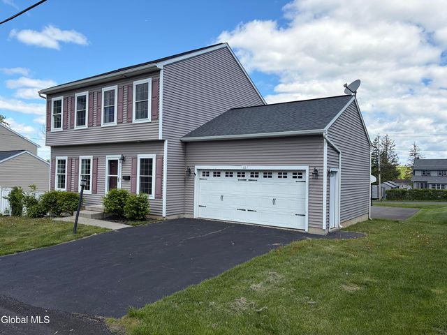 11 Highland View Avenue, East Greenbush, NY 12144