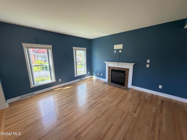 11 Highland View Avenue, East Greenbush, NY 12144