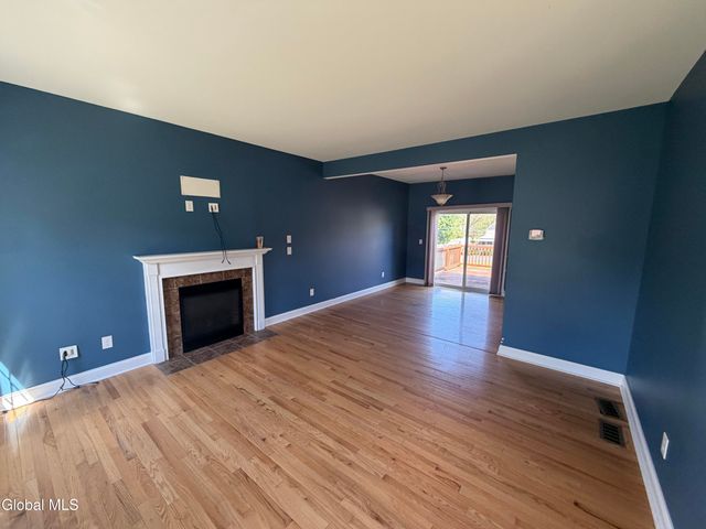 11 Highland View Avenue, East Greenbush, NY 12144