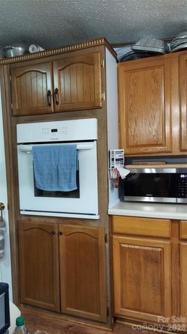 46 Larkspur Lane, Canton, NC 28716