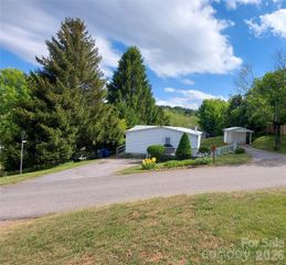 46 Larkspur Lane, Canton, NC 28716