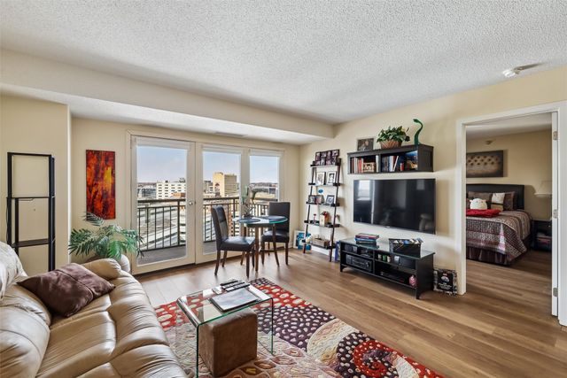 300 Walnut Street 1803, Des Moines, IA 50309