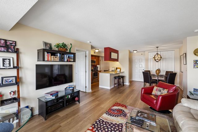 300 Walnut Street 1803, Des Moines, IA 50309